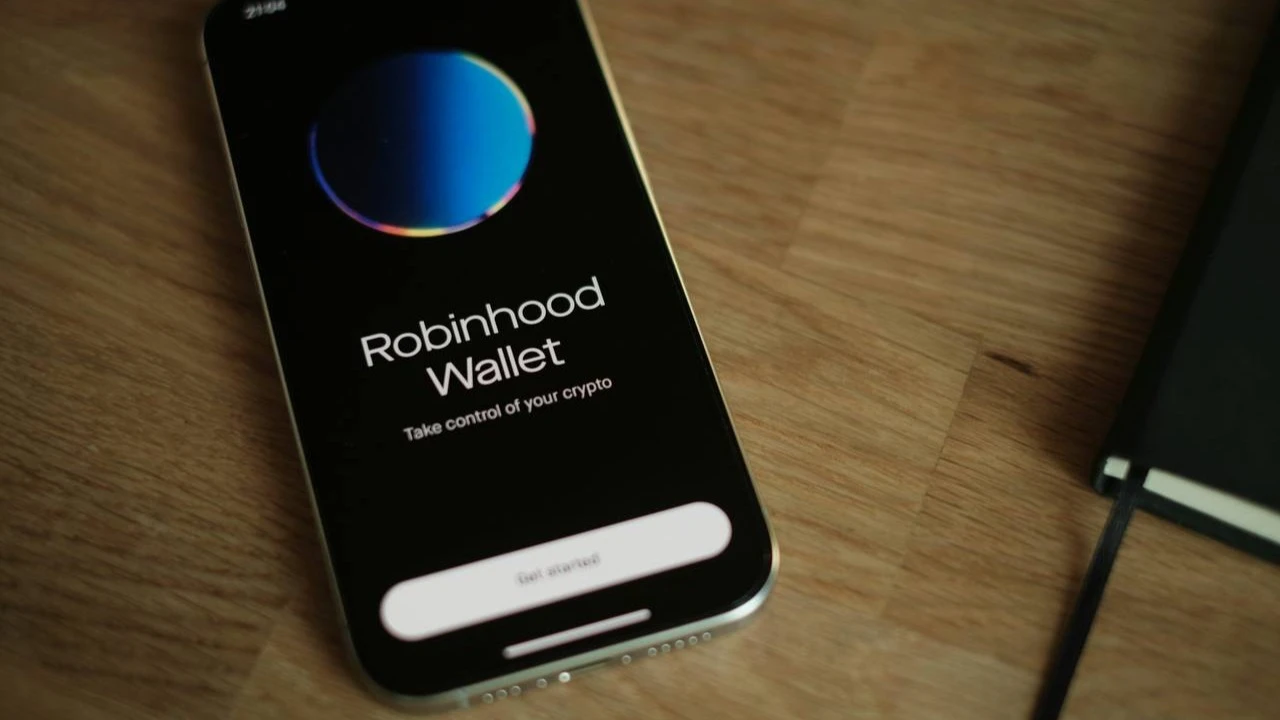 Цифровой брокер Robinhood запустит инвестиционные и банковские услуги / Фото: usplash / appshunter.io
