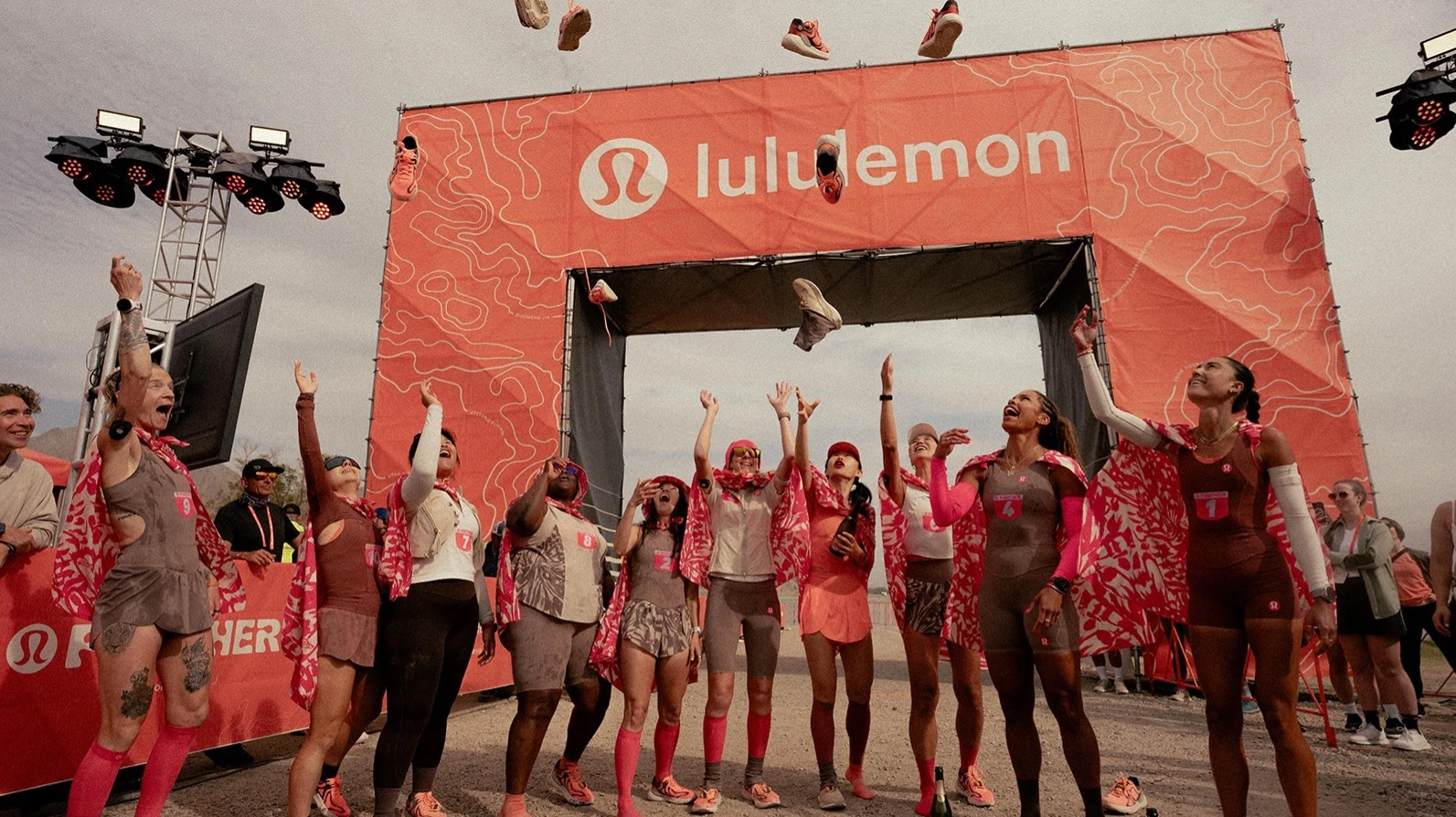 Lululemon сталкивается со снижением покупательской активности на фоне торговых войн и высокой инфляции / Фото: x.com/lululemon