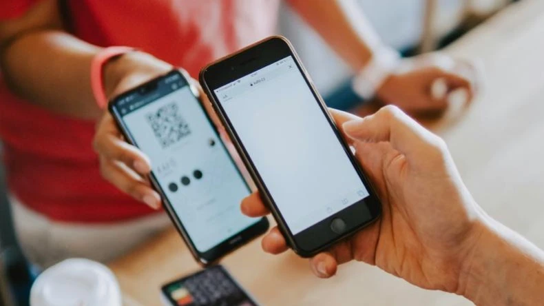 Большинство аналитиков советуют покупать акции PayPal вопреки их падению на 24% с начала года/ Фото: Unsplash/ David Dvořáček