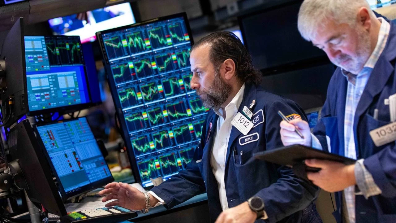 Goldman Sachs снизил целевой ориентир по индексу S&P 500 до 5700 пунктов - это один из самых
низких прогнозов на Уолл-стрит / Фото: X / NYSE