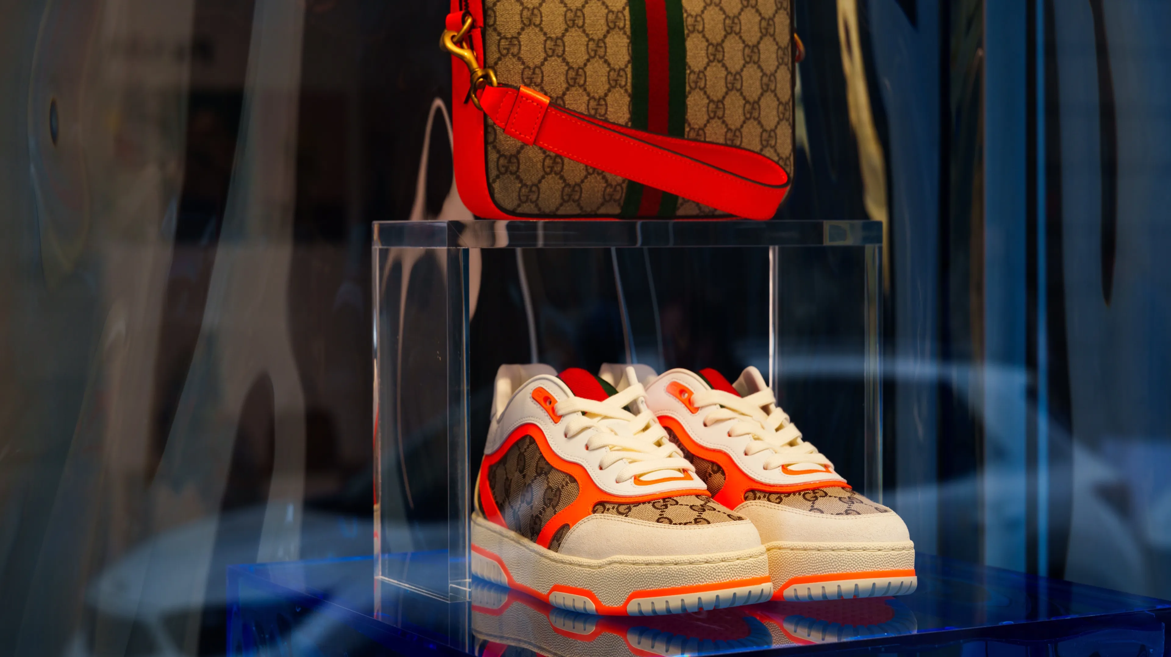 Bloomberg назвал акций, за которыми стоит следить во втором квартале, среди них – модный холдинг Kering, владелец Gucci / Фото: Shutterstock.com