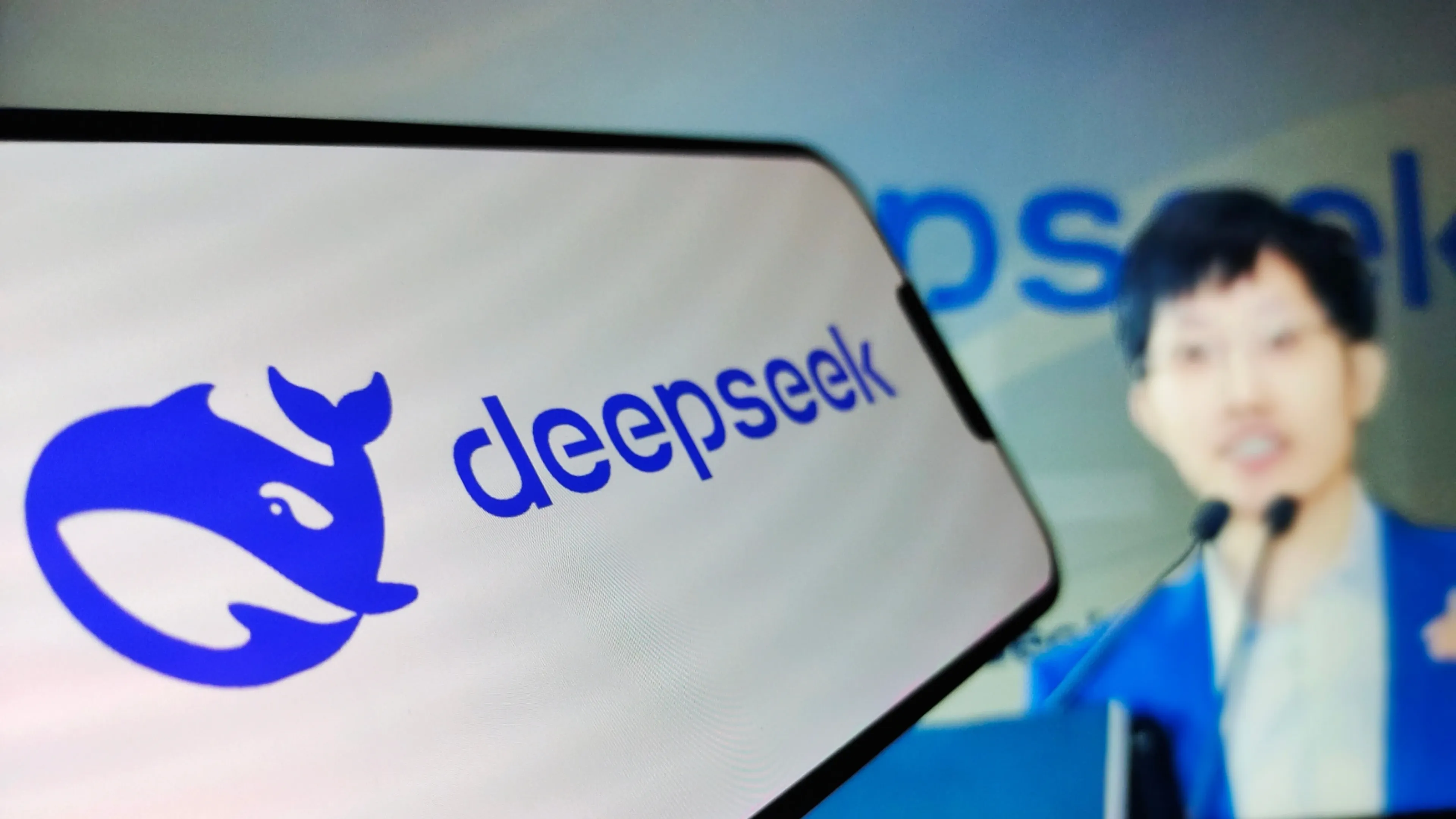 Лян Вэньфэн, глава китайского стартапа DeepSeek, запустившего аналог ChatGPT, вошел в список миллиардеров по версии Forbes / Фото: Sunil prajapati / Shutterstock.com
