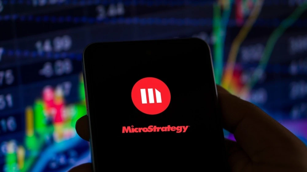 Аналитик Monness Crespi Hardt стал первым, кто посоветовал продавать акции Strategy / Фото: Mamun_Sheikh / Shutterstock.com