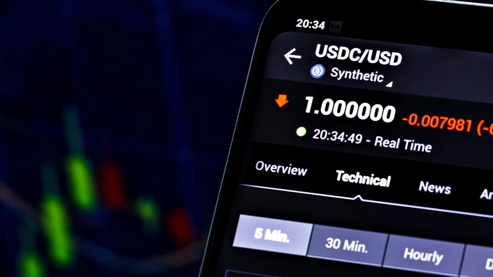 Курс стейблкойна USDC привязан к доллару в соотношении 1:1, что делает его удобным альтернативным средством для расчетов / Фото: Shutterstock