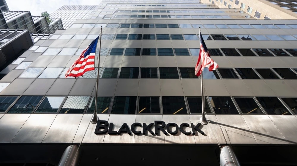Blackrock понизил краткосрочный рейтинг американских акций с «выше рынка» до нейтрального / Фото: Tada Images/Shutterstock.com