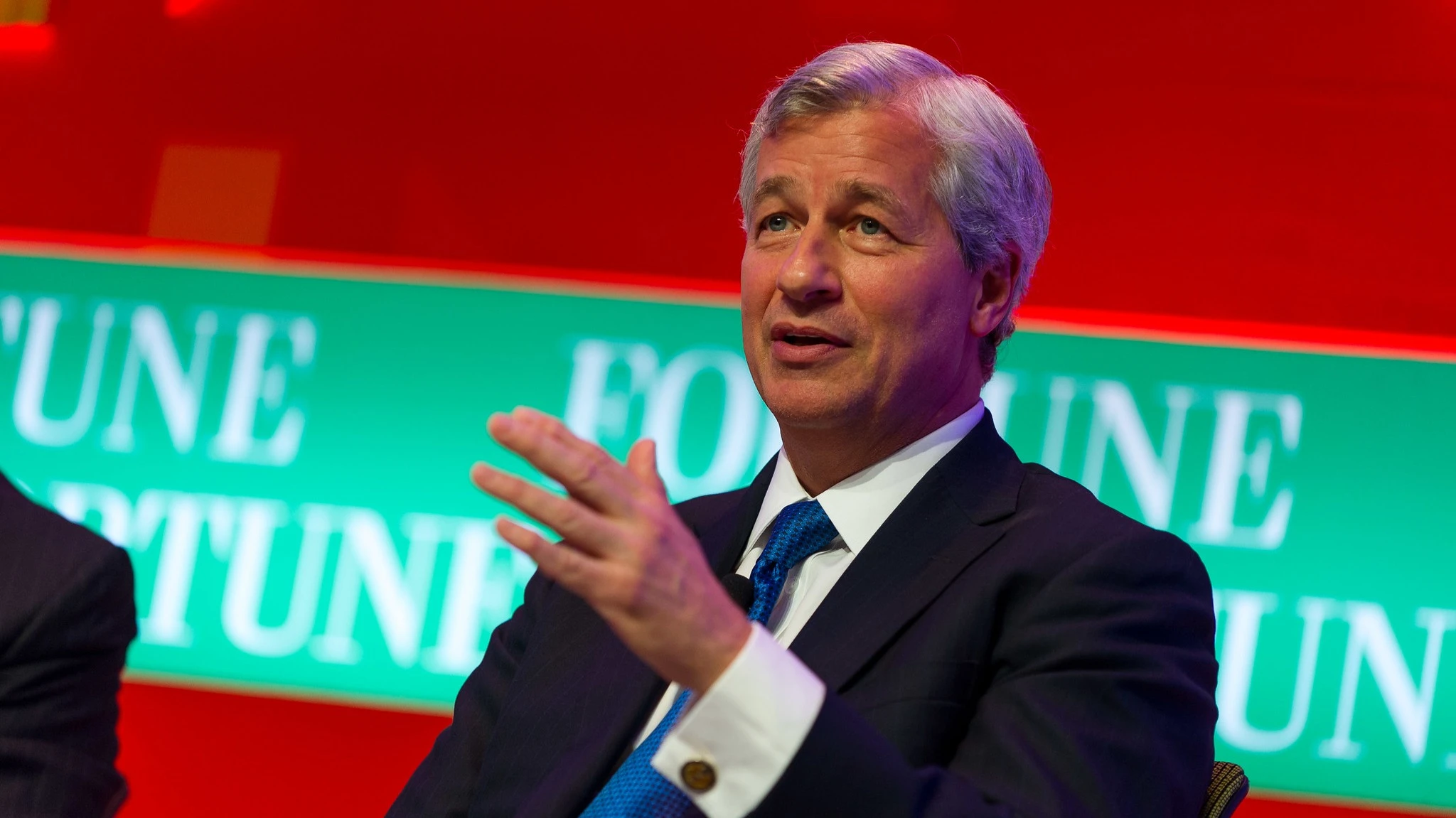 Глава JPMorgan Джейми Даймон призвал Белый дом к переговорам с торговыми партнерами / Фото: Flickr/Stefen Chow/Fortune Global Forum