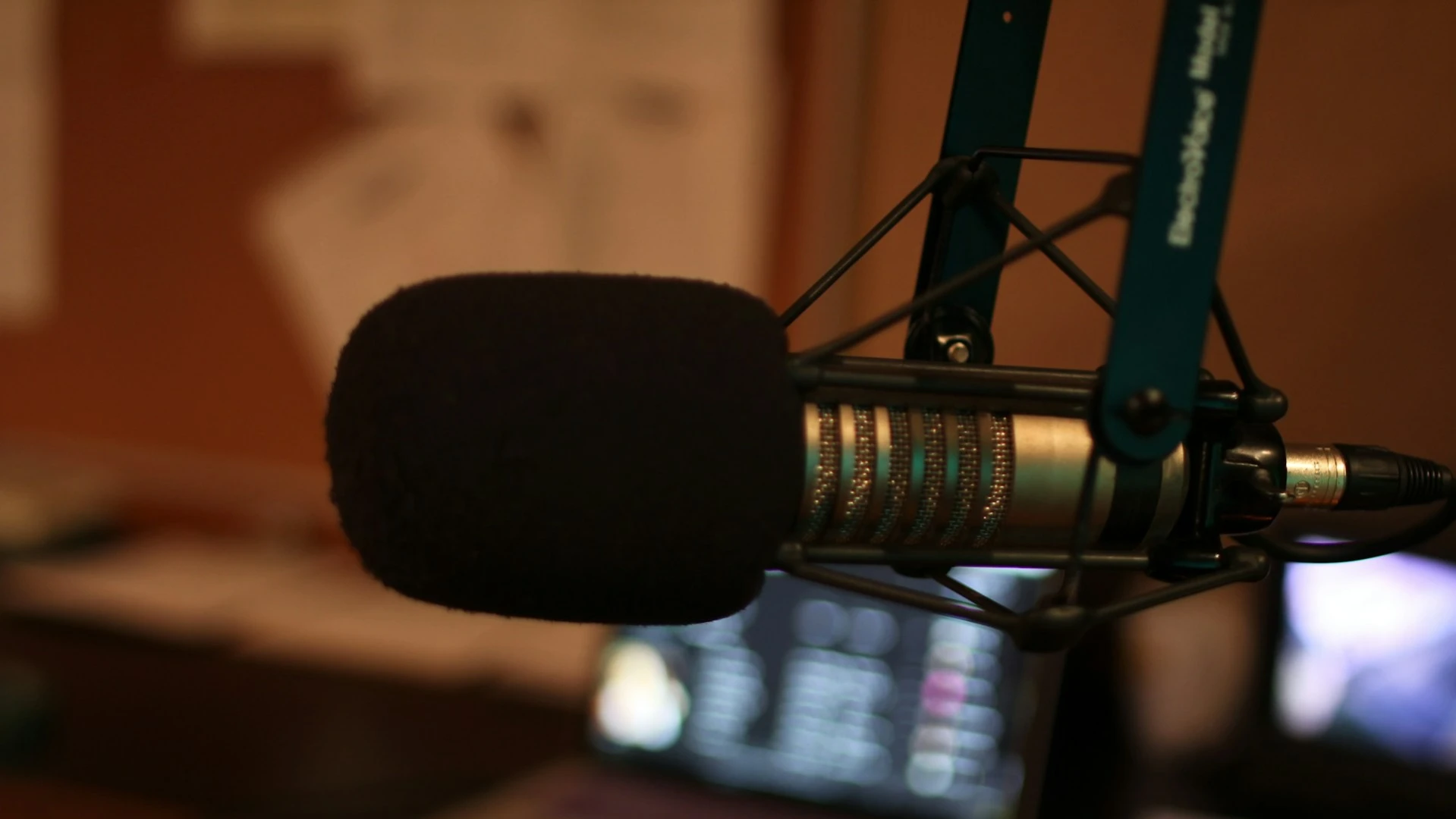 Noble sees signs of a rebound in broadcasting stocks. / Photo: Unsplash/Jacob Hodgson