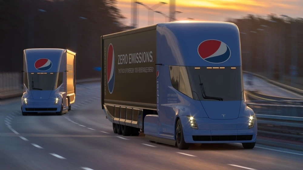 Pepsi ждет предзаказанные электрогрузовики Tesla Semi с 2017 года / Фото: Mike Mareen/Shutterstock.com