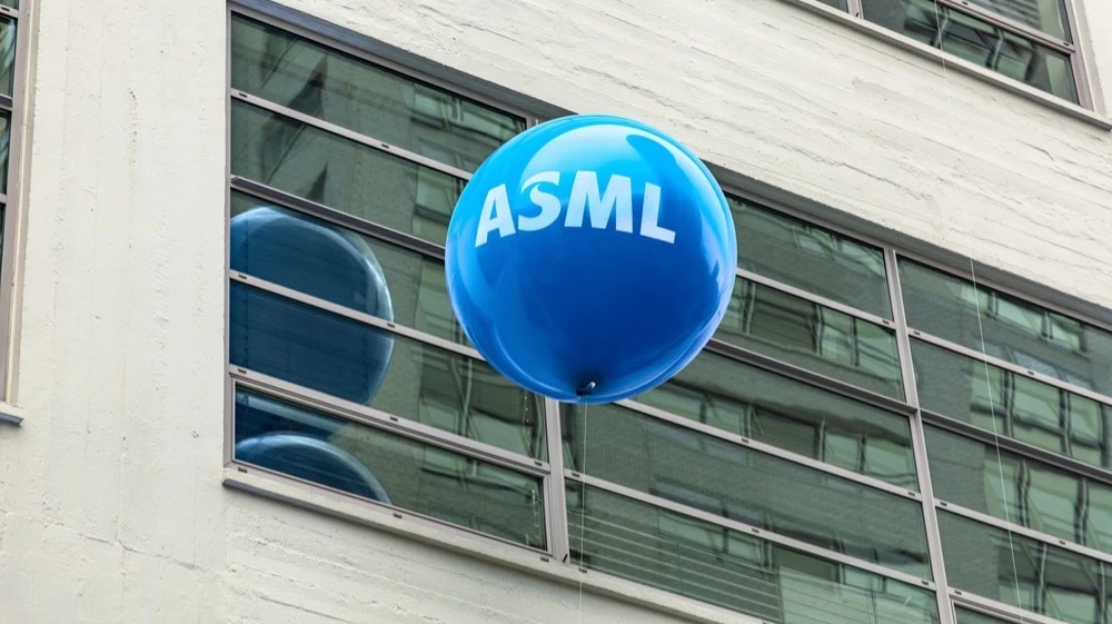 ASML предупредила, что не может оценить влияние торговых пошлин США на свой бизнес / Фото: PixelBiss / Shutterstock.com