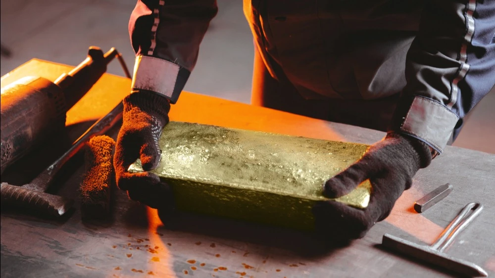 На торгах 16 апреля золото подскочило более чем на 3% до нового рекорда / Фото: Shutterstock.com/ Mark Agnor