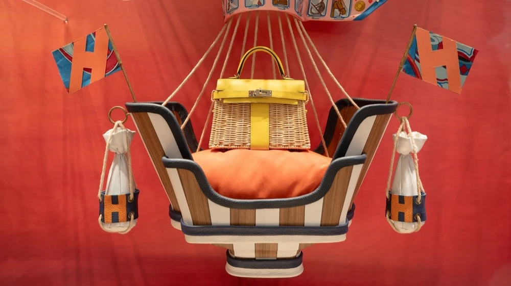 Hermès лучше других брендов сможет выдержать воздействие торговых пошлин США, считают на Уолл-стрит / Фото: Sobis / Shutterstock.com