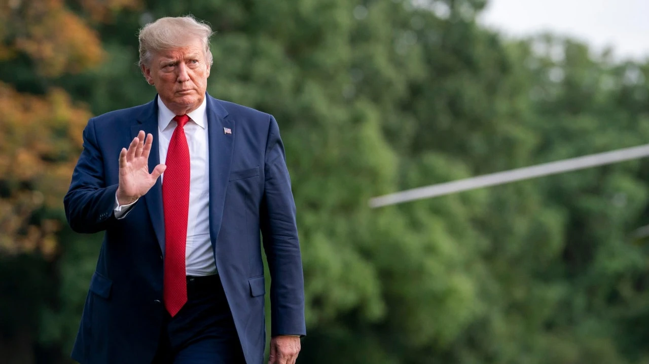 Фьючерсы на американские акции и доллар резко ослабли, трейдеры отреагировали на обострение разногласий между президентом США Трампом и главой ФРС Пауэллом / Фото: Rawpixel.com / Shutterstock.com