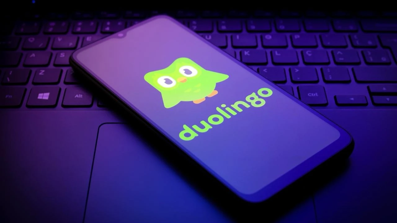 С начала года рыночная стоимость Duolingo выросла более чем на 13%, в то время как S&P 500, наоборот, просел почти на 9%/ Фото: jackpress/Shutterstock.com