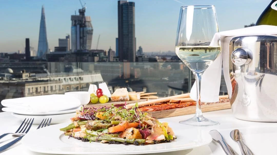 Noble sees a lot of upside in the stock. / Photo: Facebook / TheONEGroupUS