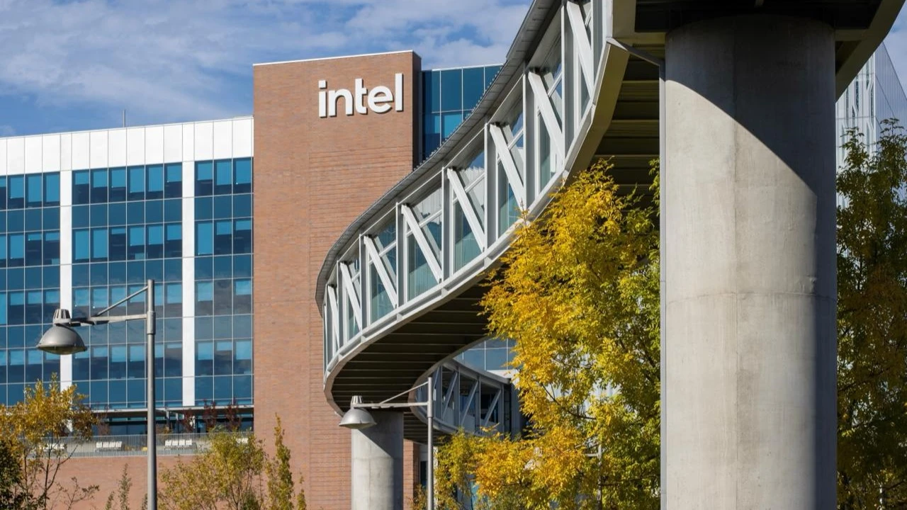 Intel отчитался о выручке и прибыли выше ожиданий, но дал слабый прогноз / Фото: Tada Images/Shutterstock.com