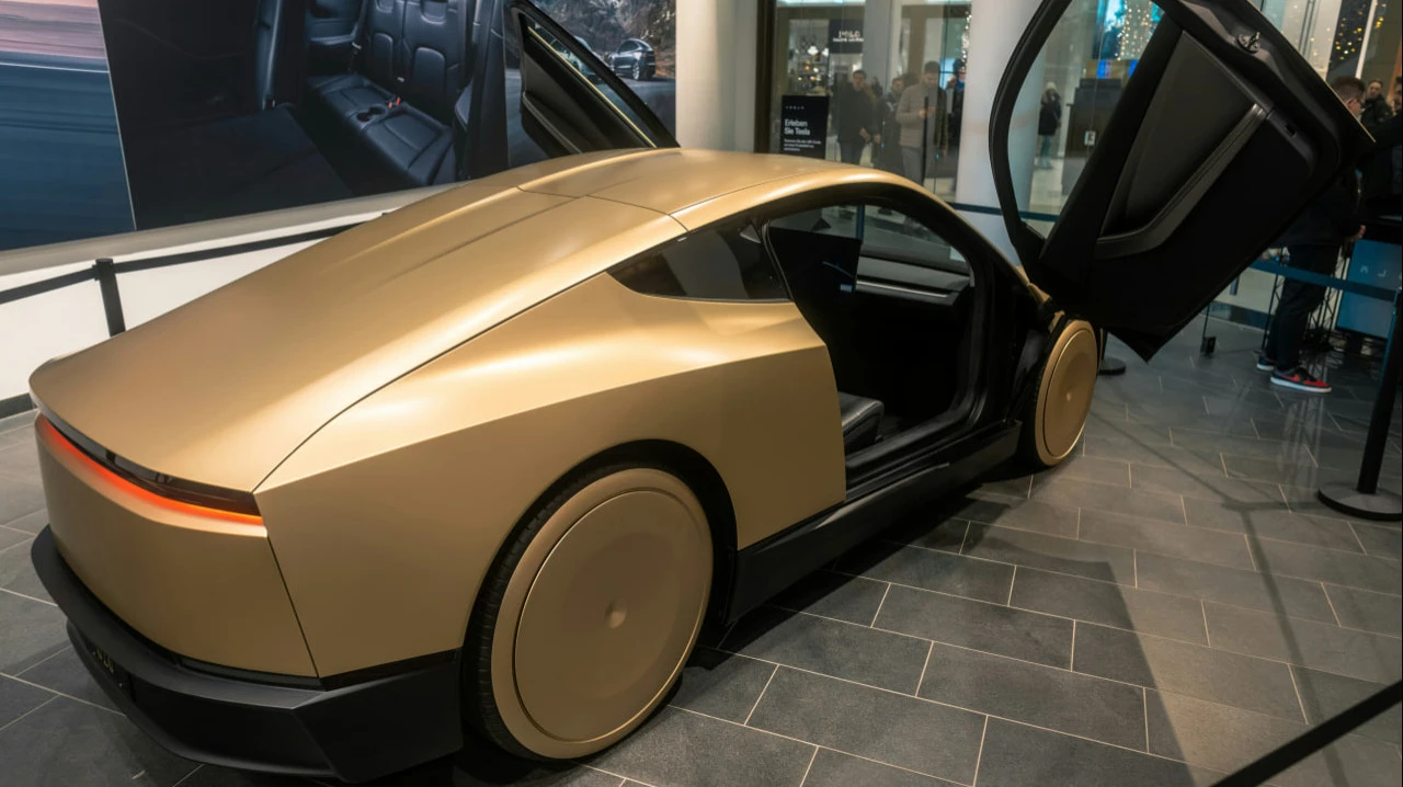 Минтранс США анонсировал новые принципы регулирования беспилотных автомобилей, что упростит Tesla запуск роботакси / Фото: Unsplash/Maxim