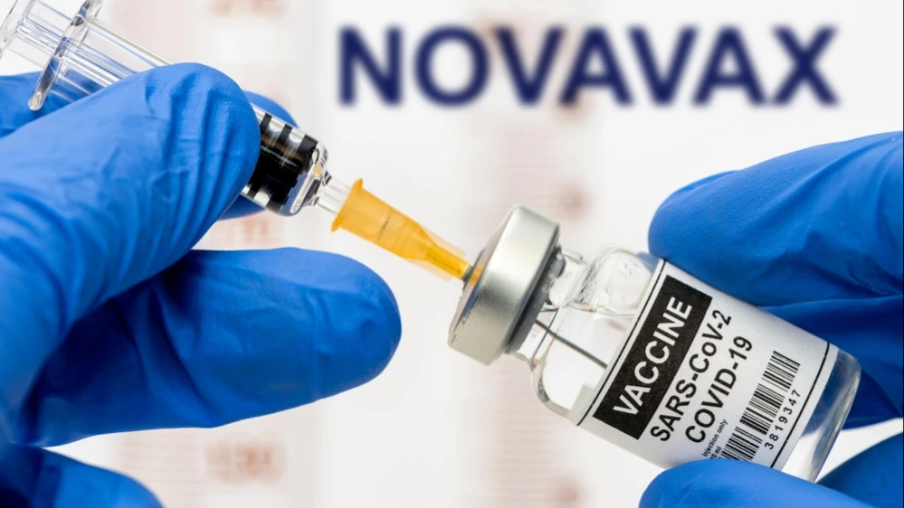 FDA после вмешательства Роберта Кеннеди-младшего потребовало от Novavax предоставить новые исследования эффективности вакцины от COVID-19 / Фото: shutterstock/Wolfilser