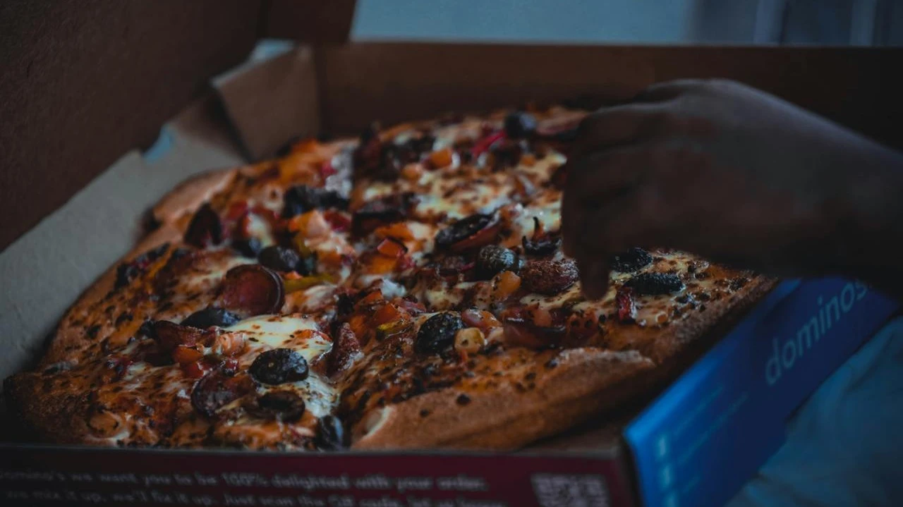 Прибыль на акцию Domino’s Pizza в первом квартале 2025 года превзошла ожидания Уолл-стрит на 6%/ Фото: Unsplash/ Opollo Photography