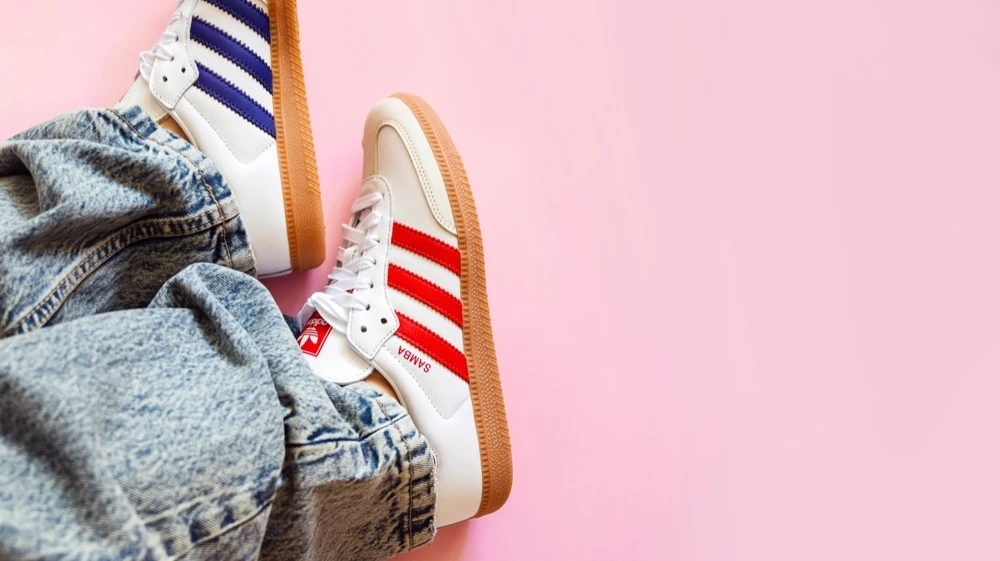 Adidas подтвердил прежний прогноз и предупреждает о возможном влиянии пошлин США / Фото: Boryana Manzurova / Shutterstock.com