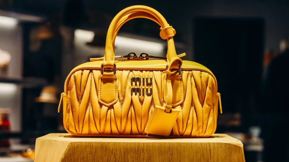 Бренд Miu Miu стал драйвером роста продаж Prada на фоне общего замедления в индустрии люкса / Фото: Shutterstock.com