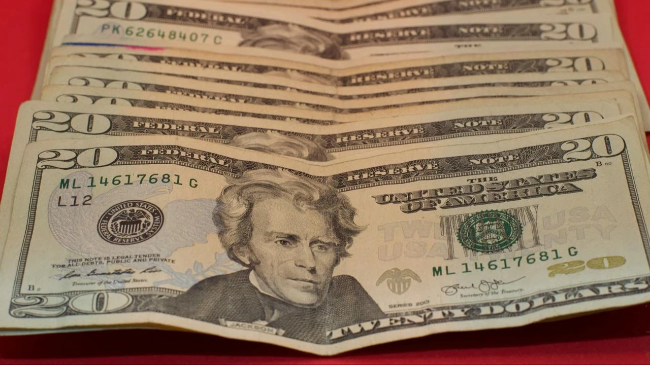 C момента инаугурации Дональда Трампа индекс доллара упал примерно на 9% / Фото: Unsplash/Dan Dennis