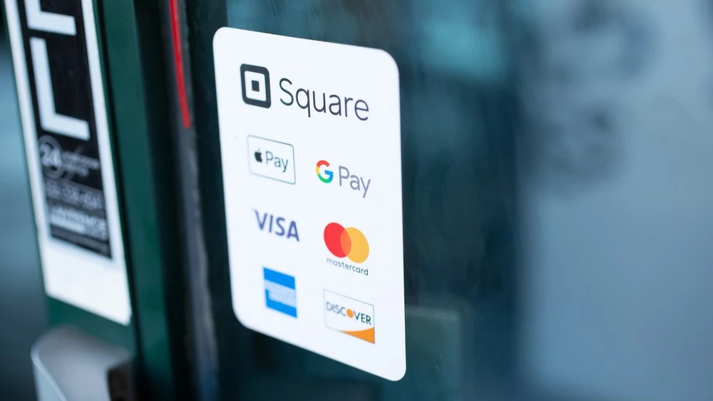 Square, бизнес платежных терминалов компании Block, сталкивается с растущей конкуренцией со стороны POS-систем Toast и Clover / Фото: The Image Party/Shutterstock.com