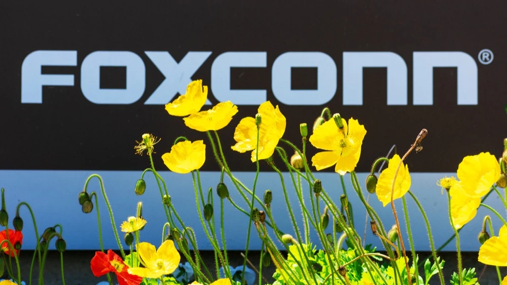 Продажи Foxconn, основного сборщика смартфонов для Apple и серверов для Nvidia, подскочили на четверть в обычно спокойном апреле / Фото: Michael Vi/Shutterstock.com