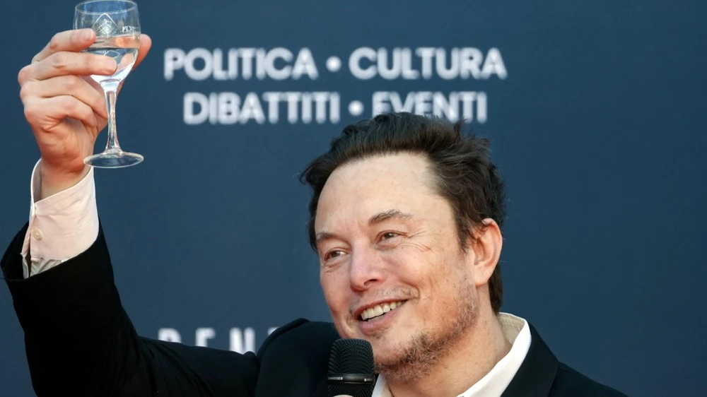 Илон Маск продолжит судиться с OpenAI, несмотря на ее решение отказаться от планов преобразования в коммерческую структуру / Фото: Alessia Pierdomenico/Shutterstock.com