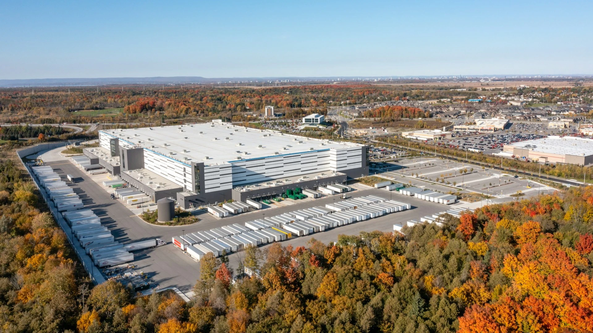 The Motley Fool has highlighted a trio of high-dividend-yield REITs. / Photo: Unsplash/Point3D Commercial Imaging