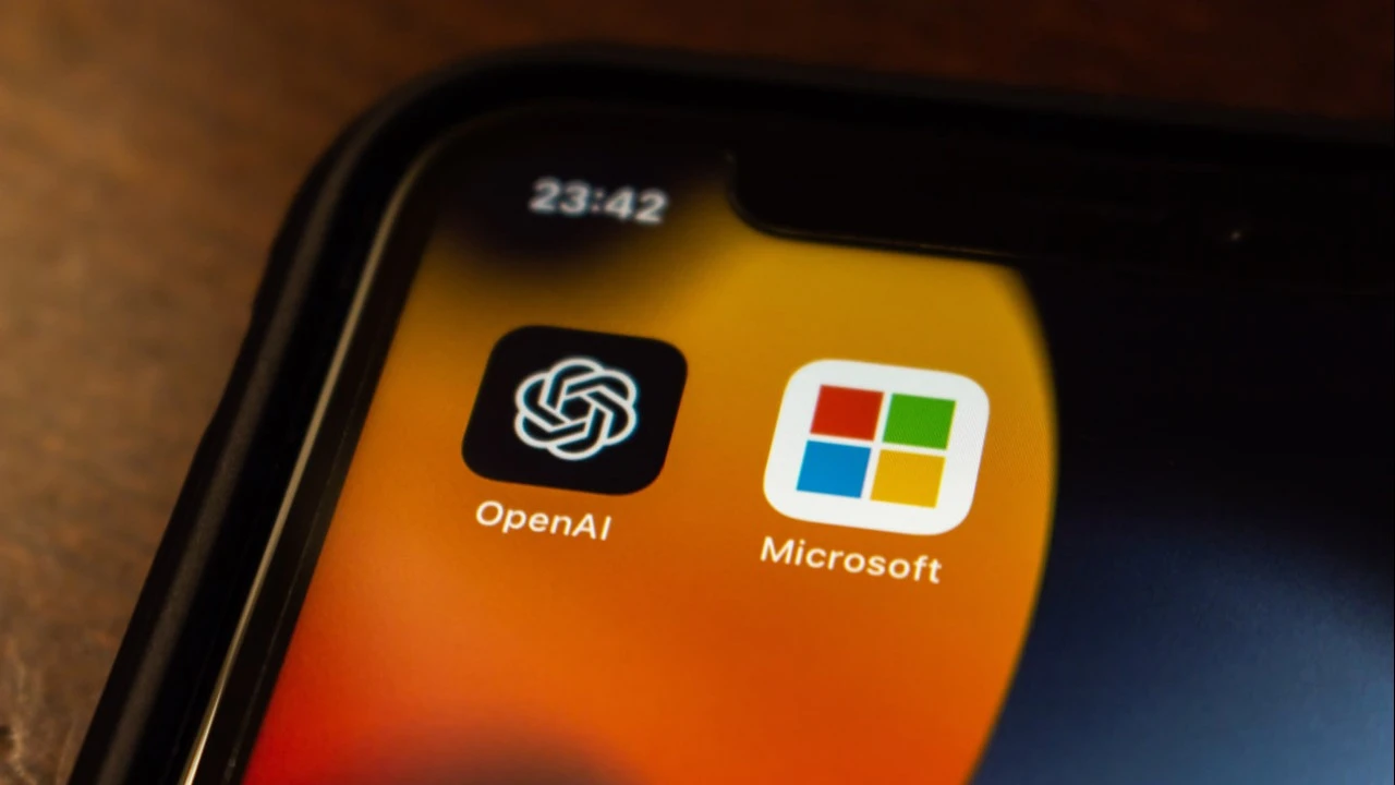 Microsoft до сих пор не согласовала новый план реструктуризации OpenAI / Фото: Koshiro K / Shutterstock.com