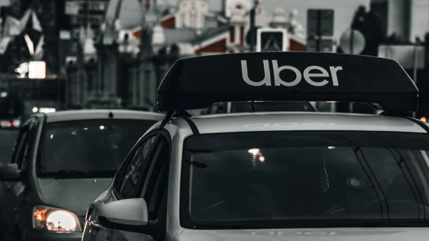 Акции Uber упали после квартального отчета / Фото: Unsplash/Viktor Avdeev