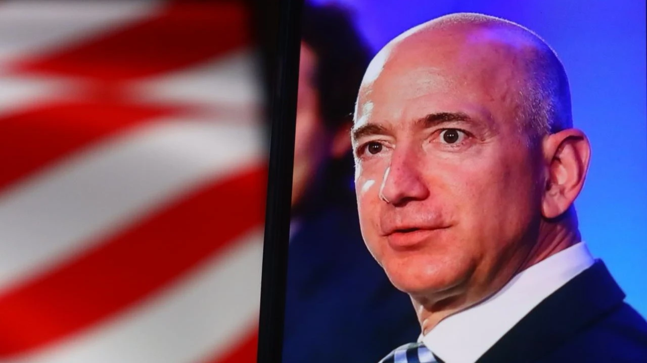 Джефф Безос инвесторовал в ИИ-проект Toloka / Фото: Photo Agency / Shutterstock.com