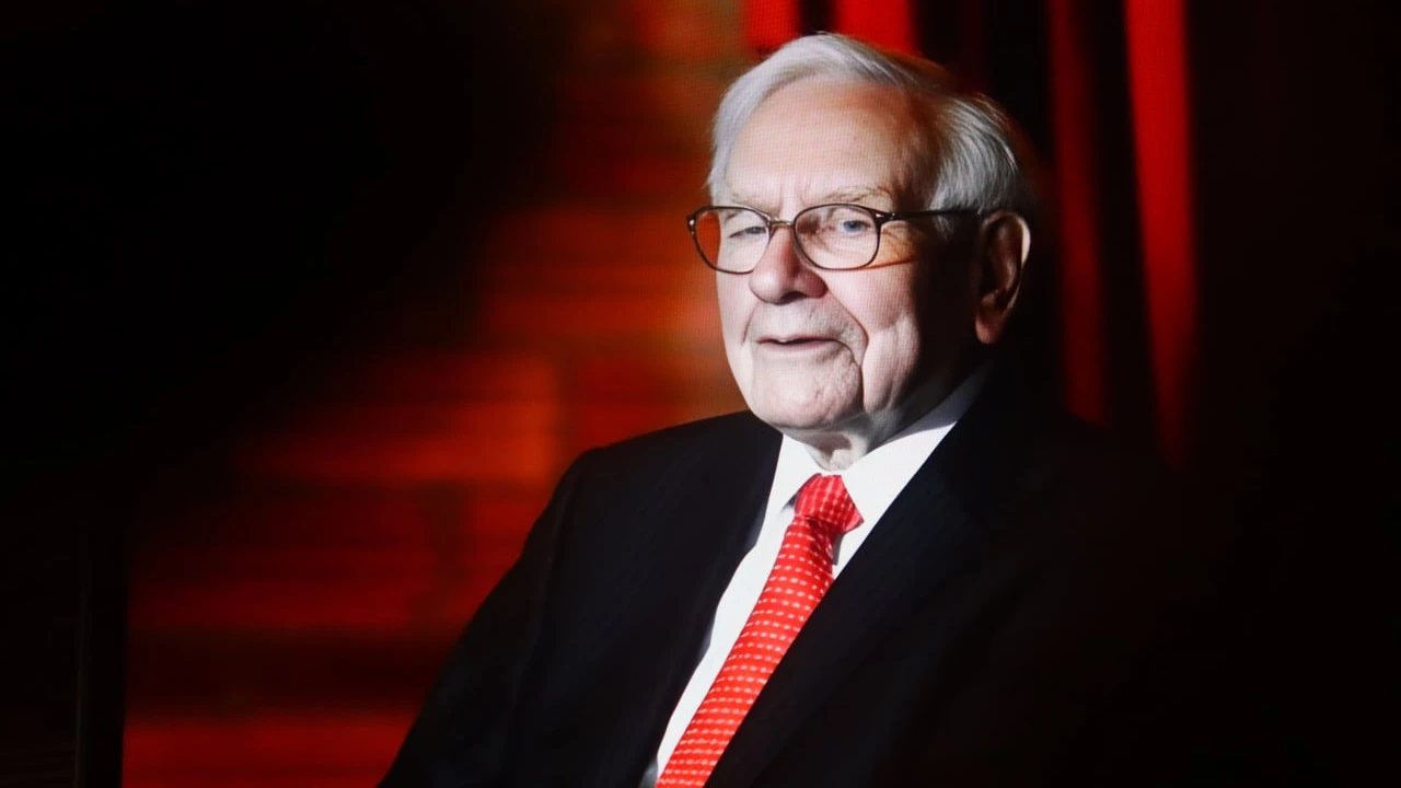 Уоррена Баффета называют самым влиятельным инвестором всех времен и «Исааком Ньютоном от инвестирования». Фото: Photo Agency/Shutterstock.com