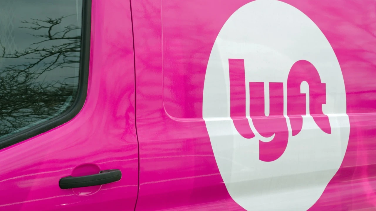 Рыночная стоимость Lyft с начала года выросла более чем на 20%, в то время как S&P 500 просел почти на 4% / Фото: Linda Parton / Shutterstock.com