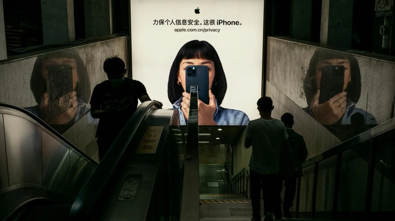 Apple предсказывала потерю $900 млн в текущем квартале из-за повышенных пошлин США на импорт из Китая, где производится большинство iPhone / Фото: Unsplash/Derek Lee