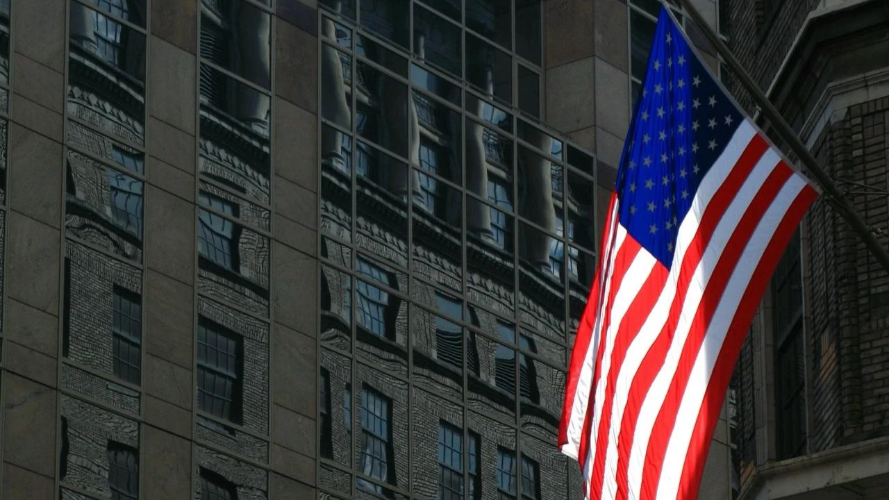 Трейдеры на Уолл-стрит больше не верят в четыре снижения ставки ФРС в 2025 году и теперь ждут только два / Фото: Unsplash/Pat Krupa