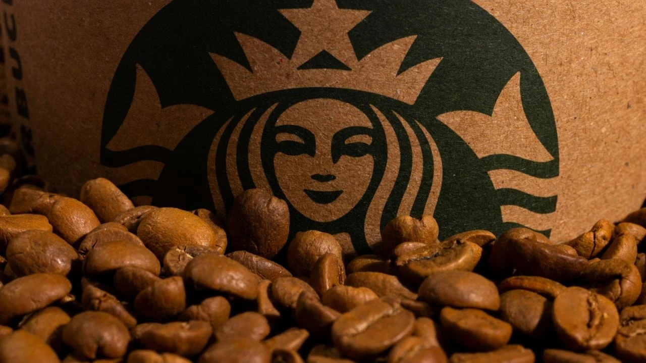Starbucks не исключает вариант продажи доли в китайском бизнесе / Фото: Unsplash/engin akyurt