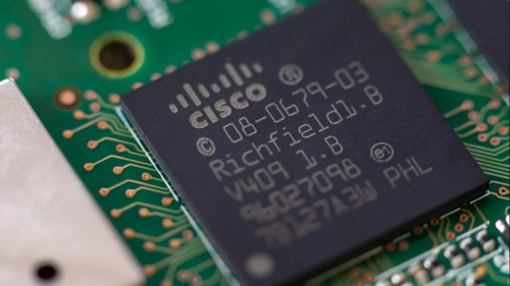 Cisco хорошо позиционирована для долгосрочной экспансии в сфере корпоративного ИИ, считает Wells Fargo / Фото: shutterstock/Remus Rigo