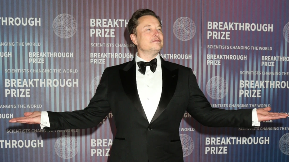 Илон Маск планирует и дальше управлять компанией Tesla / Фото: shutterstock/Kathy Hutchins