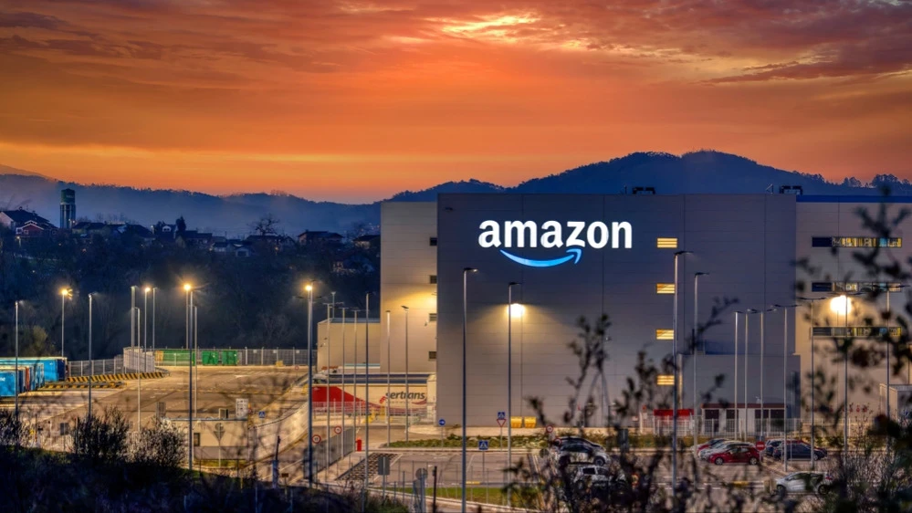 Pershing Square на раскрыл сумму, которую инвестировал в акции Amazon / Фото: shutterstock/StockPhotoAstur