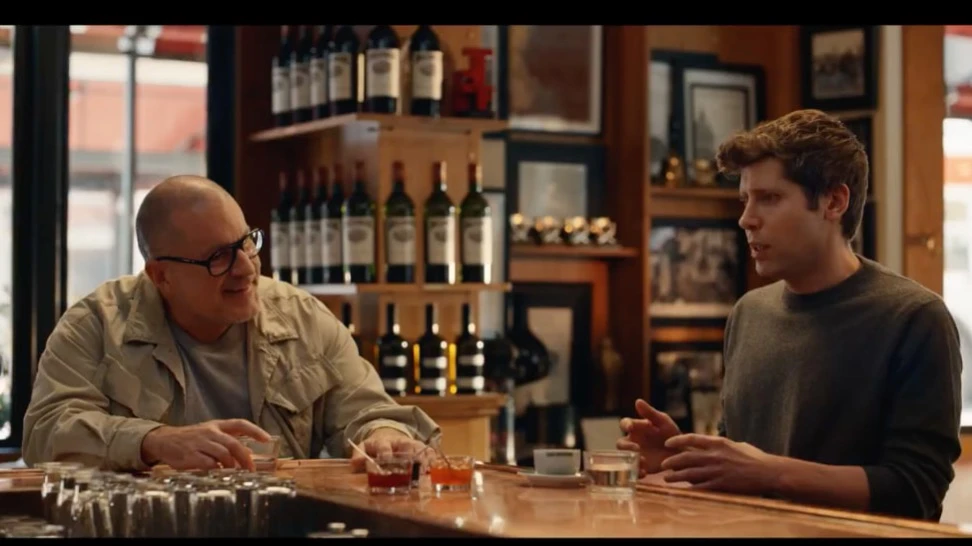 Бывший главный дизайнер Apple Джони Айв и глава OpenAI Сэм Альтман — оба они на фото — собираются создать новой продукт. Это будет компаньон на основе ИИ. Фото: x/OpenAI