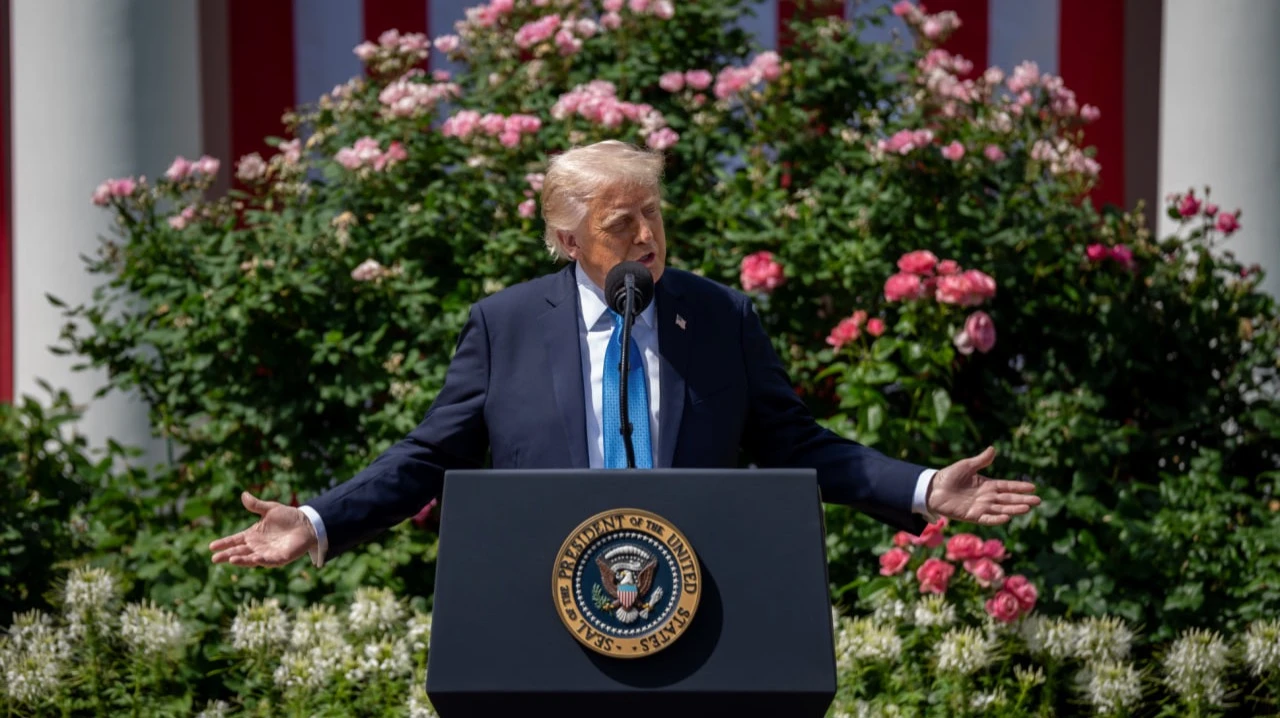 «Большой прекрасный» законопроект Трампа о бюджете предполагает рост госдолга. Это может еще сильнее подорвать доверие инвесторов к американскому рынку. Фото: x/The White House