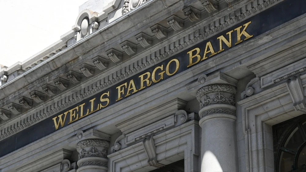 Акции инвестиционного гиганта Wells Fargo стали одним из фаворитов крупных фондов в 2025 году / Фото: Bumble Dee/Shutterstock.com