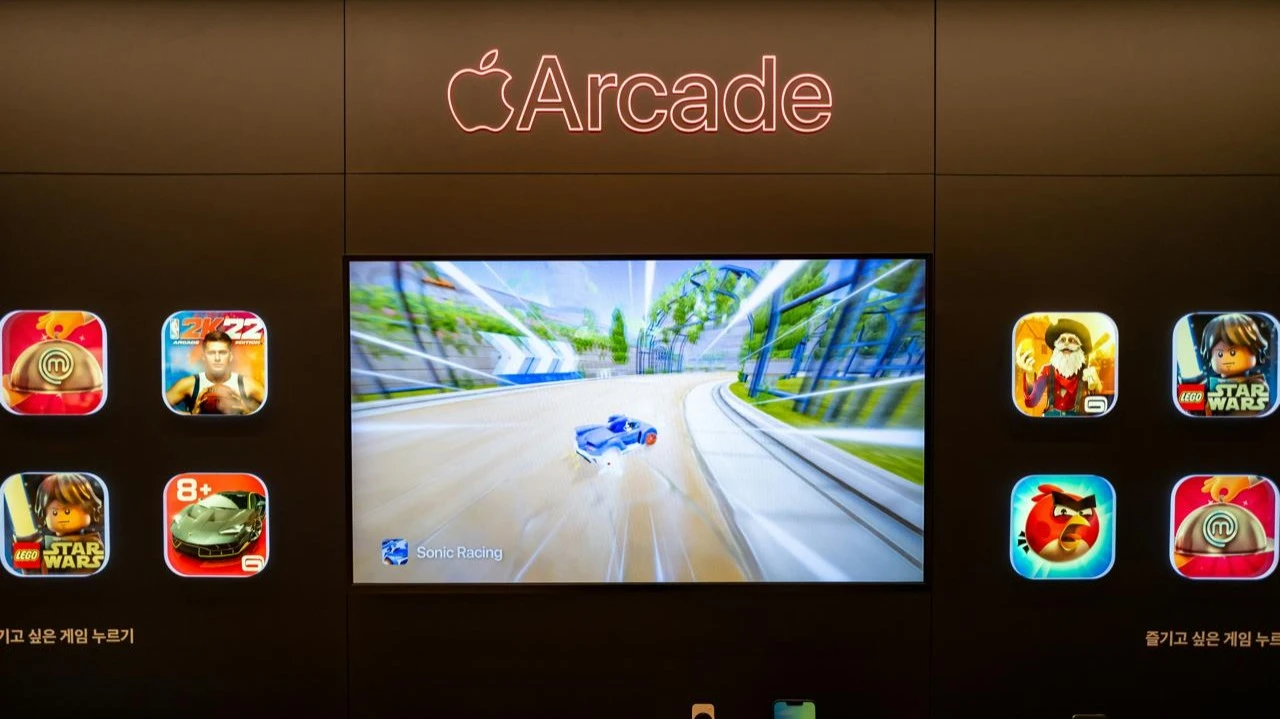 Apple будет продвигать свою игровую подписку Arcade через обновленный Game Center / Фото: Unsplash/Sung Jin Cho