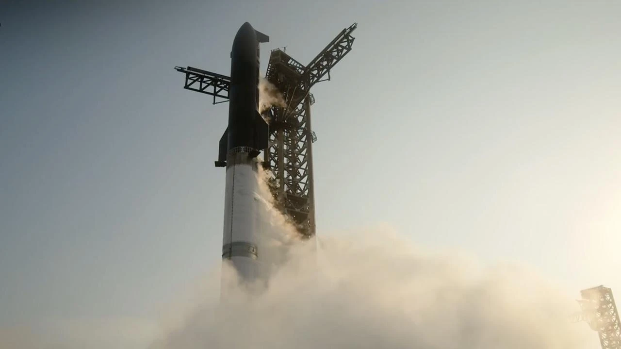 Ракета SpaceX Starship разрушилась после тестового запуска во вторник, 27 мая / Фото: скриншот из трансляции SpaceX