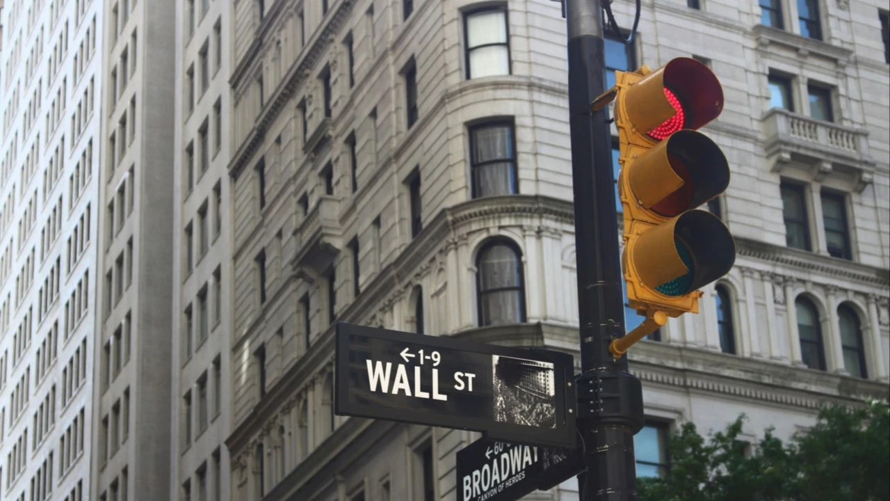 По мнению Стивена Джена из Eurizon SLJ Capital, сомнения в американской исключительности могут спровоцировать перераспределение капитала на мировых рынках в размере $2,5 трлн. Фото: Roberto Júnior/Unsplash