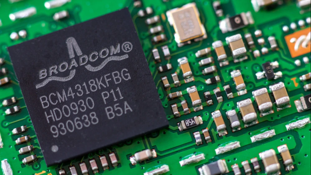 Акции Broadcom 3 июня дошли до нового максимума, побив рекорд декабря / Фото: shutterstock/Remus Rigo