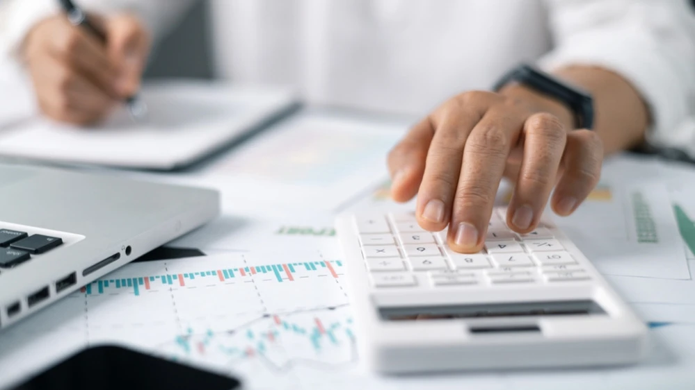 Большинство аналитиков ожидают, что налоговые послабления Трампа окажут умеренно положительное влияние на фондовый рынок США / Фото: Unsplash/Doidam 10