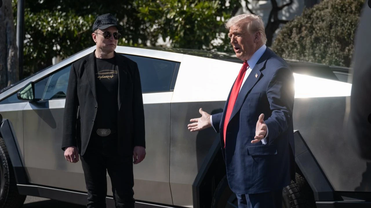 После ссоры Маска с Трампом Tesla потеряла более $150 млрд рыночной капитализации / Фото: Whitehouse.gov