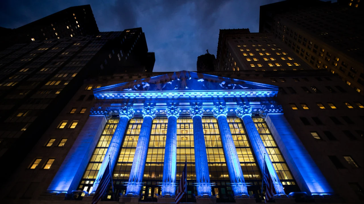 Индекс S&P 500 впервые с конца февраля преодолел психологическую отметку в 6 тыс. пунктов / Фото: X/NYSE